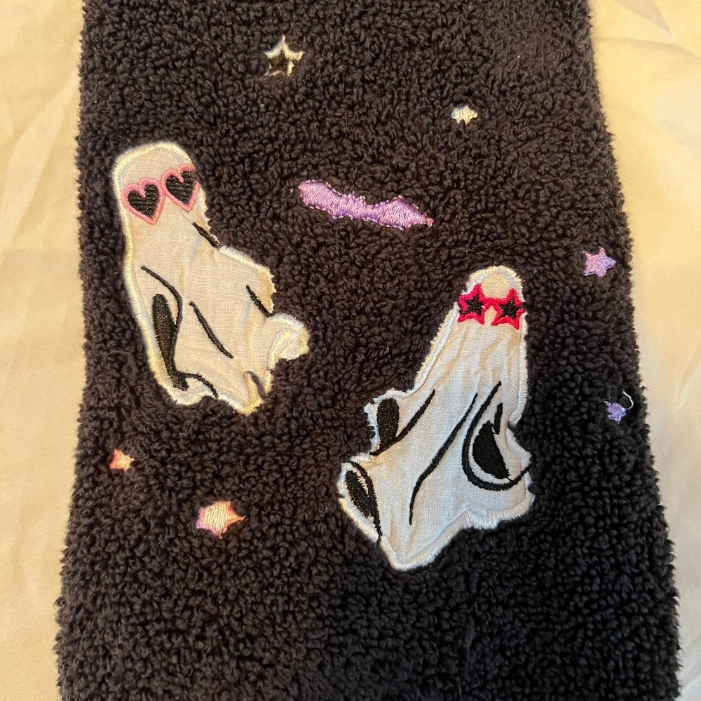 Ghost Hand Towel Set Unisex OS Black Very Good Embroidered Halloween - Picture 3 of 7